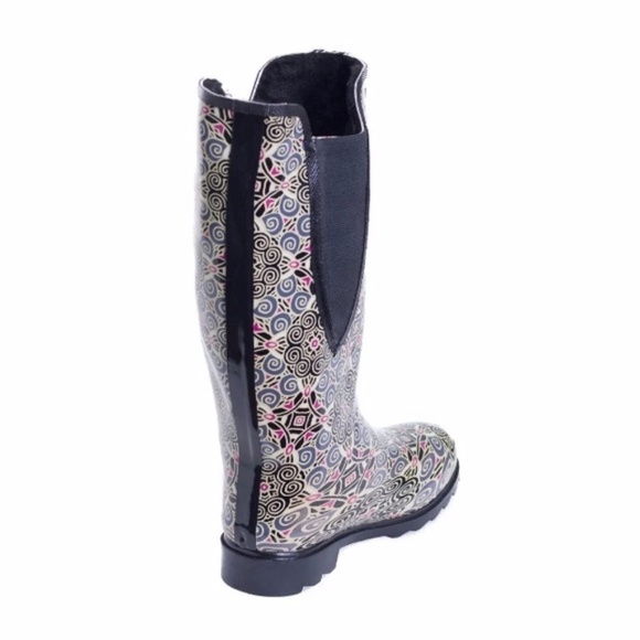 Womens Rubber Rain Boots with Faux Fur Lining, Kaleidoscope Design - Picture 3 of 4